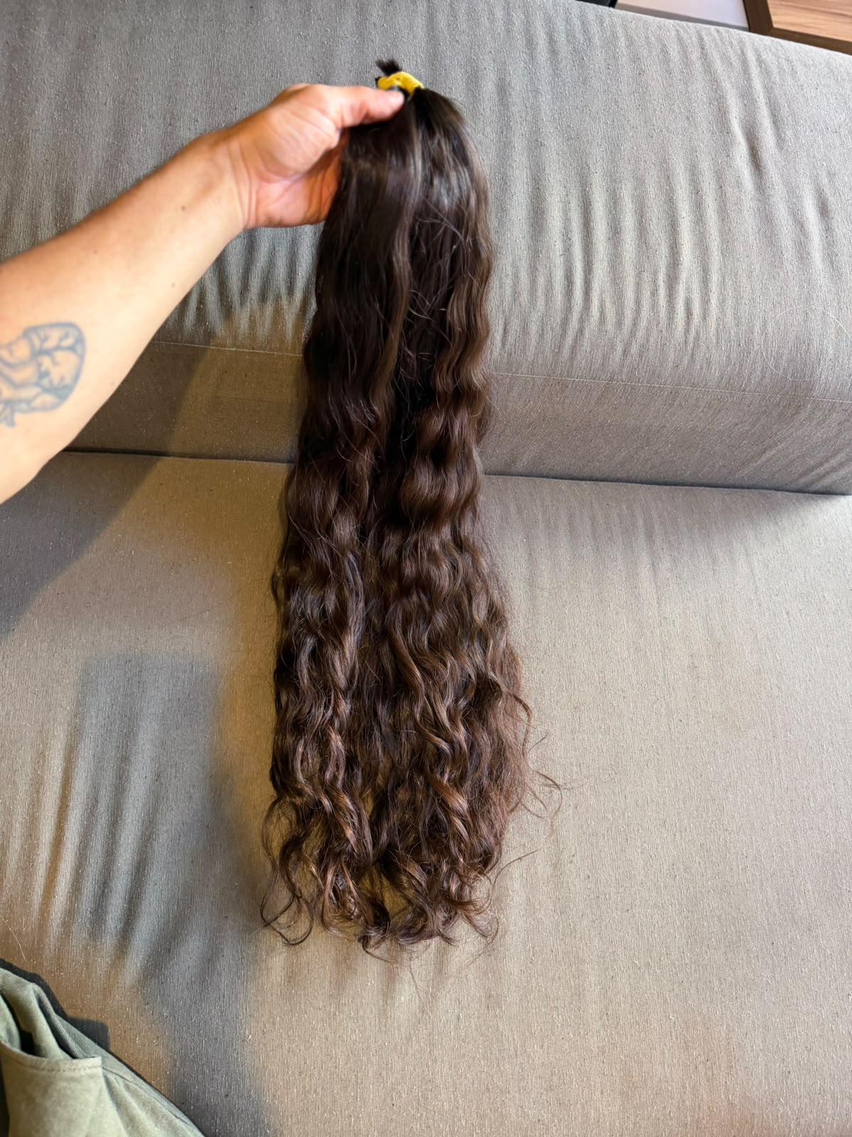 Cabelo cacheado brasileiro natural com volume e comprimento